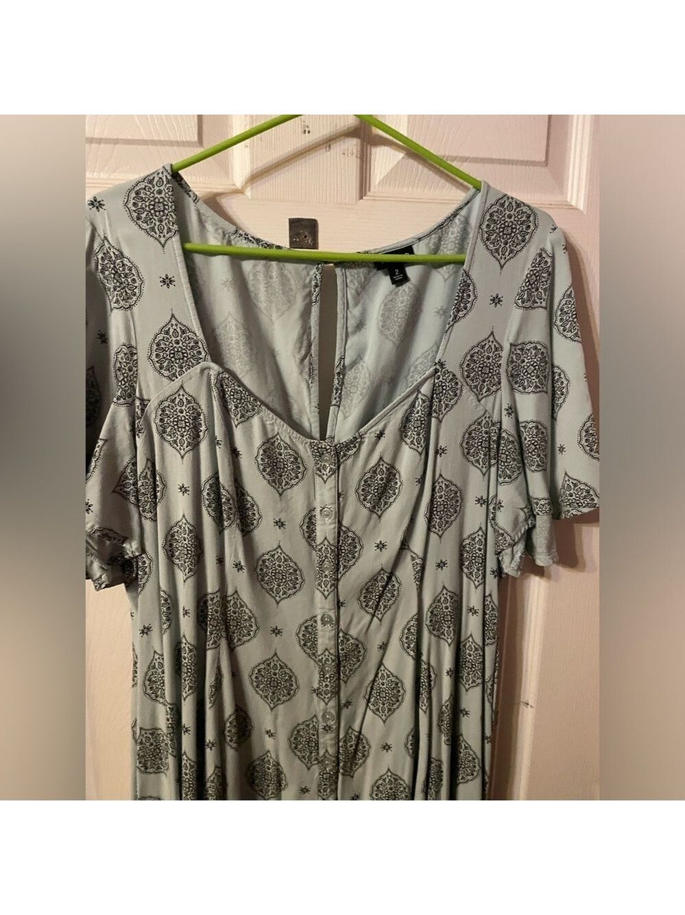 1
Torrid Medallion Print Button Front Skater Dress Mint Green Blue 2X - Picture 5 of 5